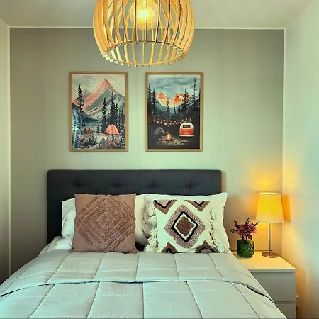 Turku's Atmospheric - Two Bedroom In A Prime Location トゥルク