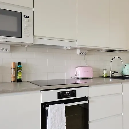 Turku's Atmospheric - Two Bedroom In A Prime Location Appartement *